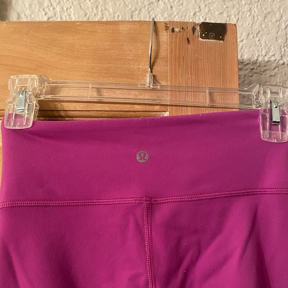 Reversible cropped Lululemon leggings size 6 - Picture 2 of 3
